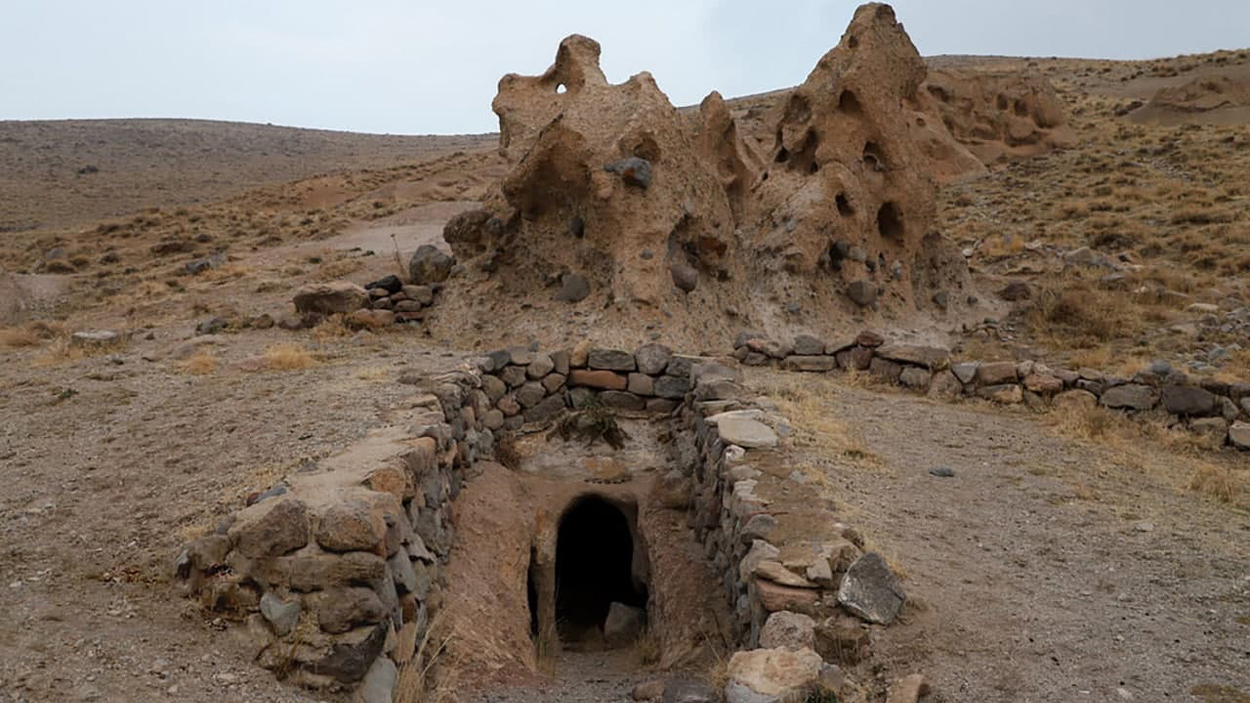 روستای حیله‌ور، معماری حیرت‌انگیز خانه‌های مسکونی در دل سنگ‌های کوهستان